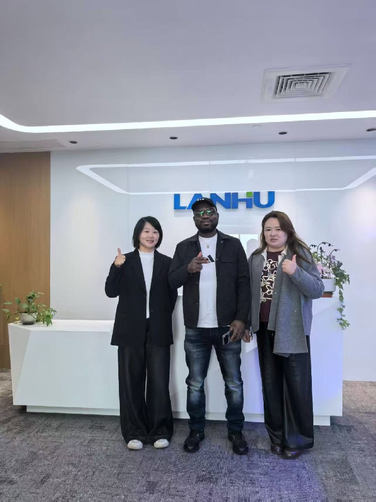 实力出圈！涉外口译再获好评✅ 蓝湖水族 × 上海绎伽翻译 全程接待科特迪瓦法语外宾 深耕多语种专业翻译，用专业服务赢得中外客户双重认可！